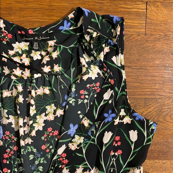 LIKE NEW Size 6 floral romper by Jasmine & Juliana - Picture 2 of 3